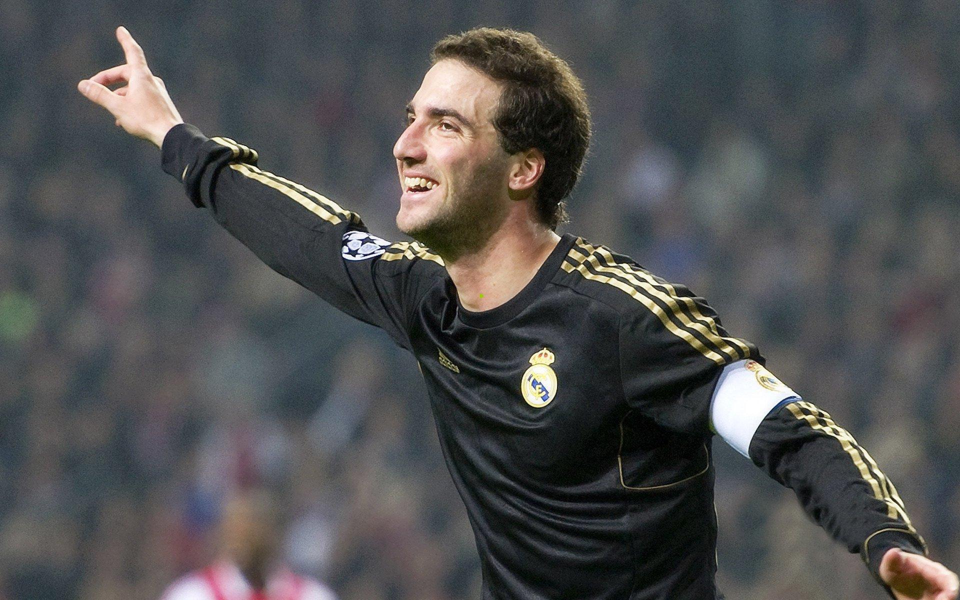 孔帕尼赛后盛赞，替补球员与身体对抗成取胜关键引擎